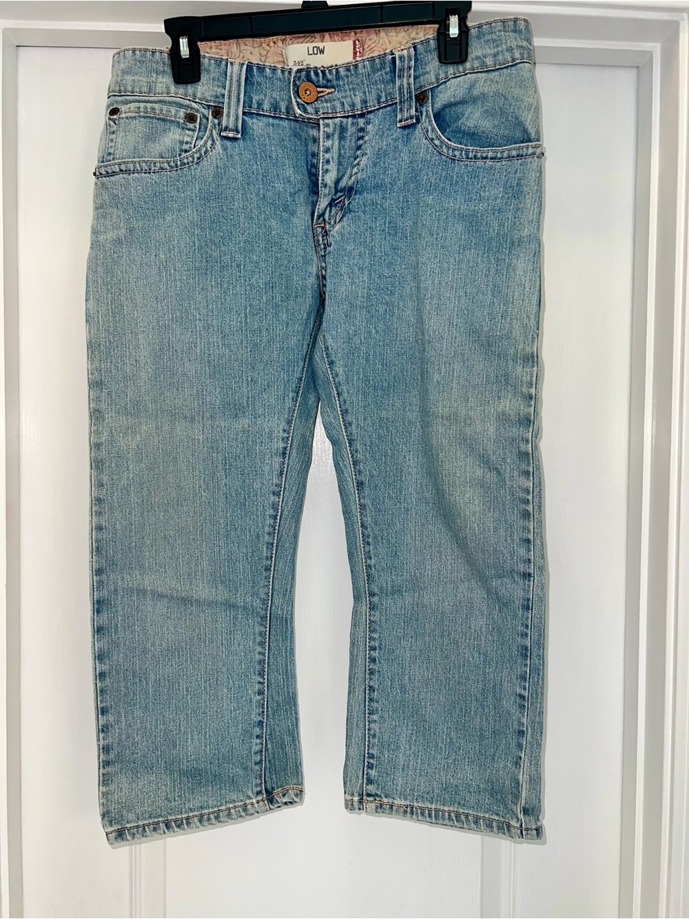 Levi’s Cropped 542 - Low Rise Jeans